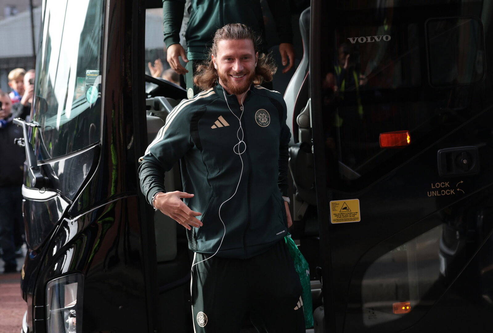 ‘It lacks a bit of courage’ – Sutton delivers frank Kasper Høgh Celtic assessment