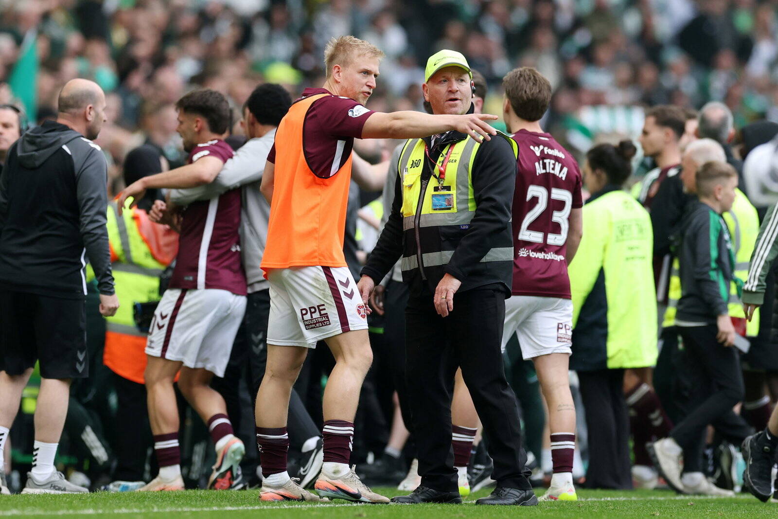 John Beaton chants and mock bank notes as Hearts fans revisit Celtic title controversy