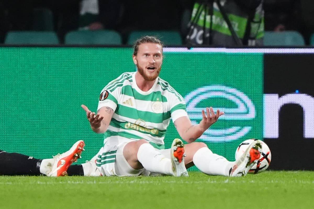 I watched Celtic show distress signs &ndash; fears circle over star man but Rangers system change may be fatal