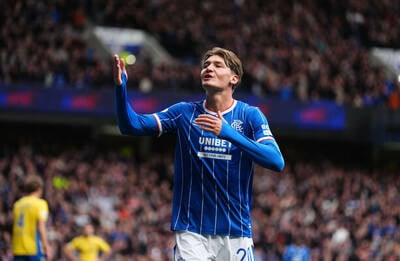 Naderi brace helps Rangers take Scottish Premiership top spot