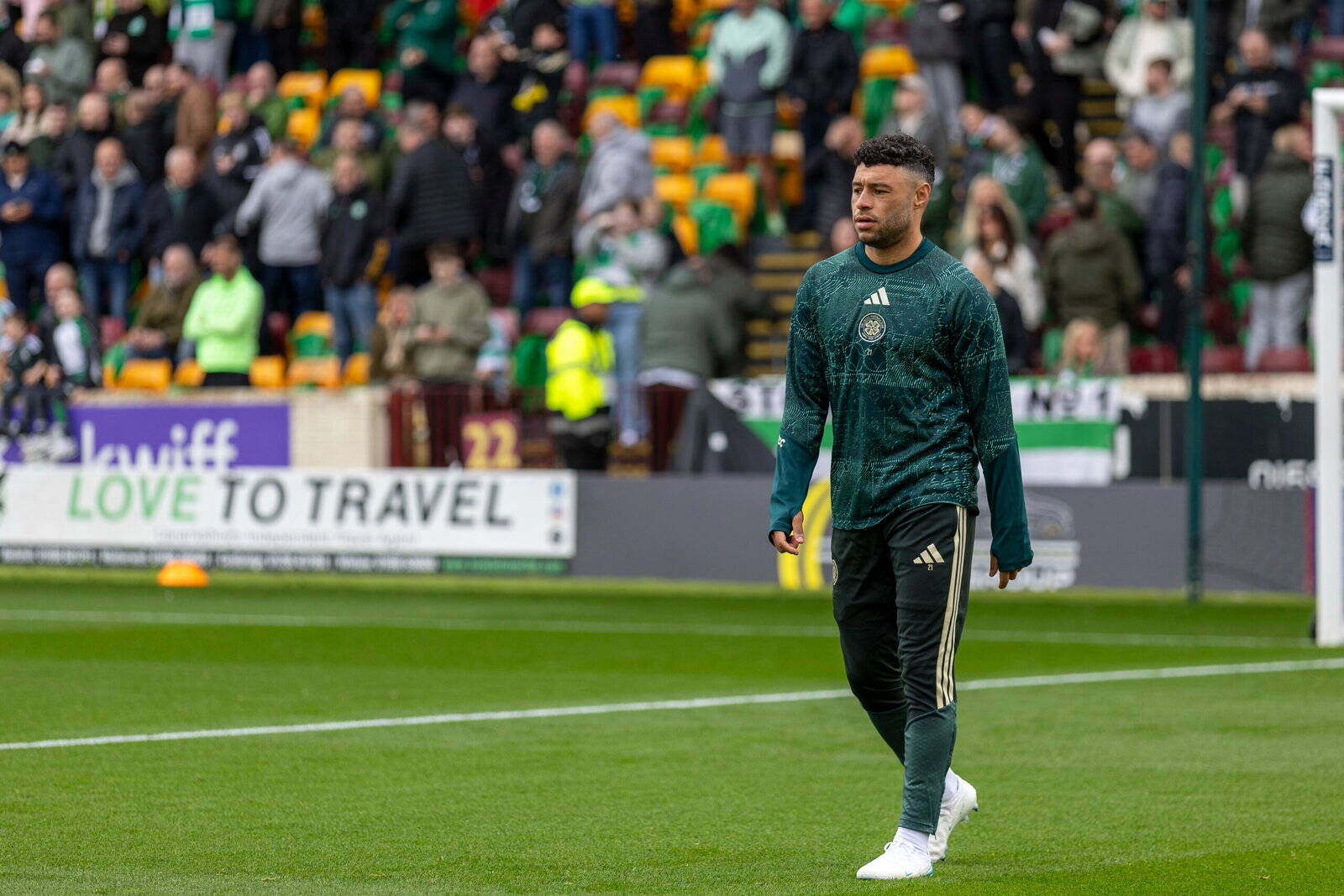 What on earth is going on with Alex Oxlade-Chamberlain?