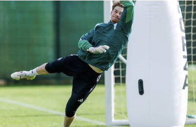 “I genuinely, honestly, don’t know that.” – Does the Celtic boss really expect us to believe he had no idea Australian ‘keeper Sonny Inzalaco was training with us? “I genuinely, honestly, don’t know that.” – Does the Celtic boss really expect us to believe he had no idea Australian ‘keeper Sonny Inzalaco was training with us?