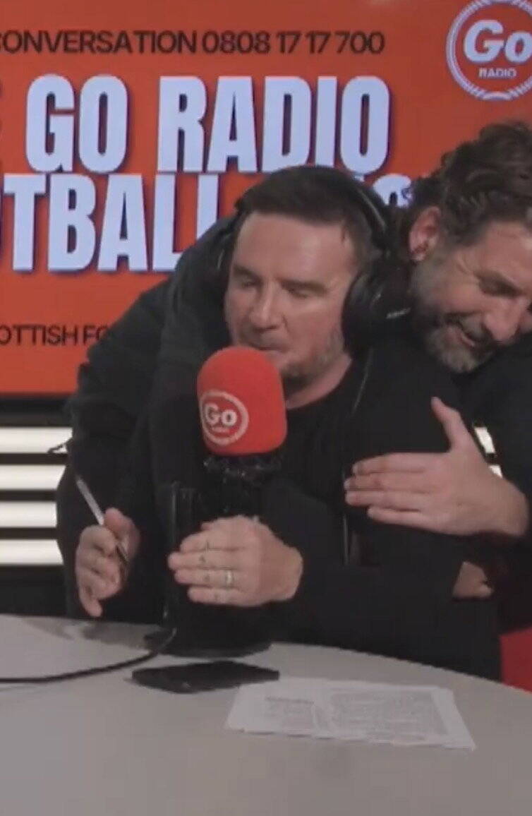 Mulgrew and Ferguson Awkwardly Embrace Following Celtic Sixes Win