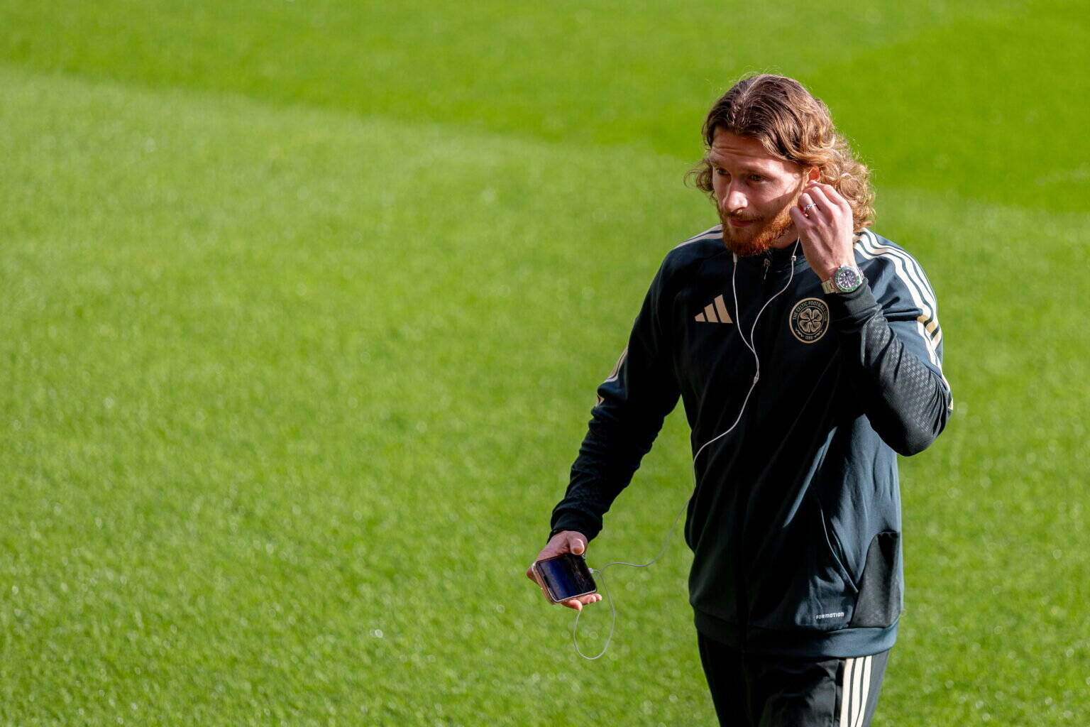 BBC Reporter Spots Høgh’s Reaction After Losing Celtic Starting Place