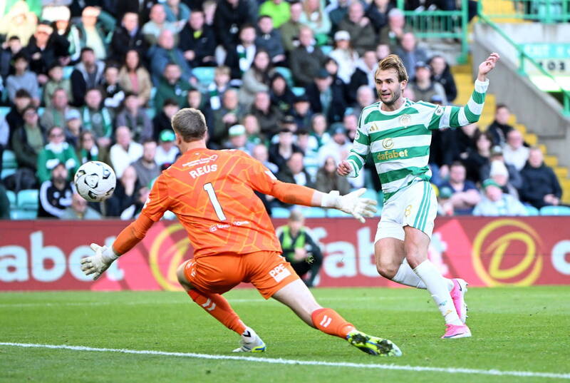 Magnificent seven Celtic send a clear title message to rivals