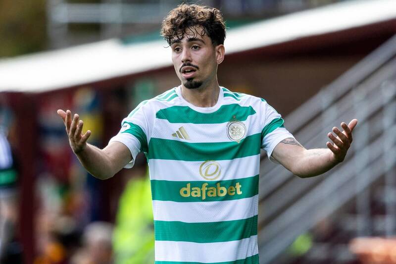 ‘Why is he playing?’ &ndash; former Celtic man questions continued selection of current first-teamer