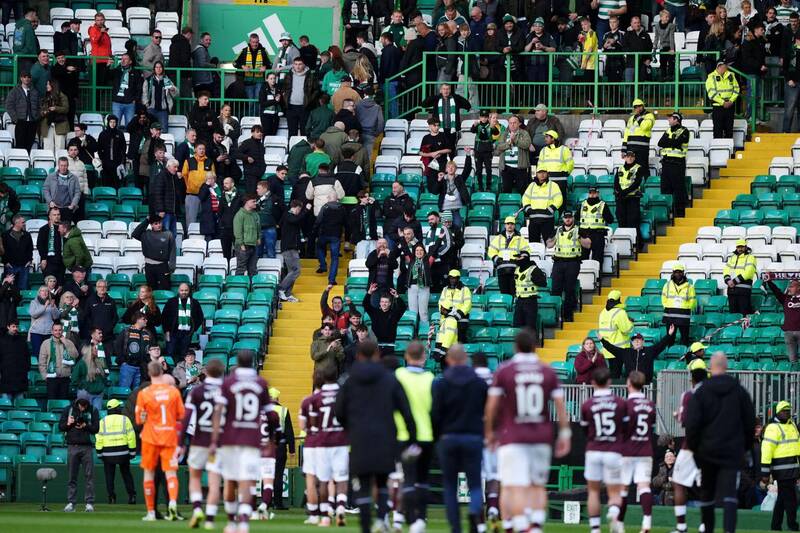 Celtic Fans Brilliantly Troll Hearts at Edinburgh Airport