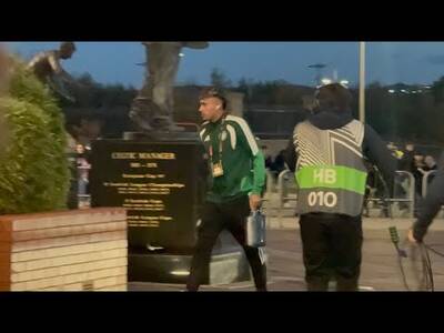 Celtic Team Bus Arriving Before Celtic V Celta De Vigo Game!!!