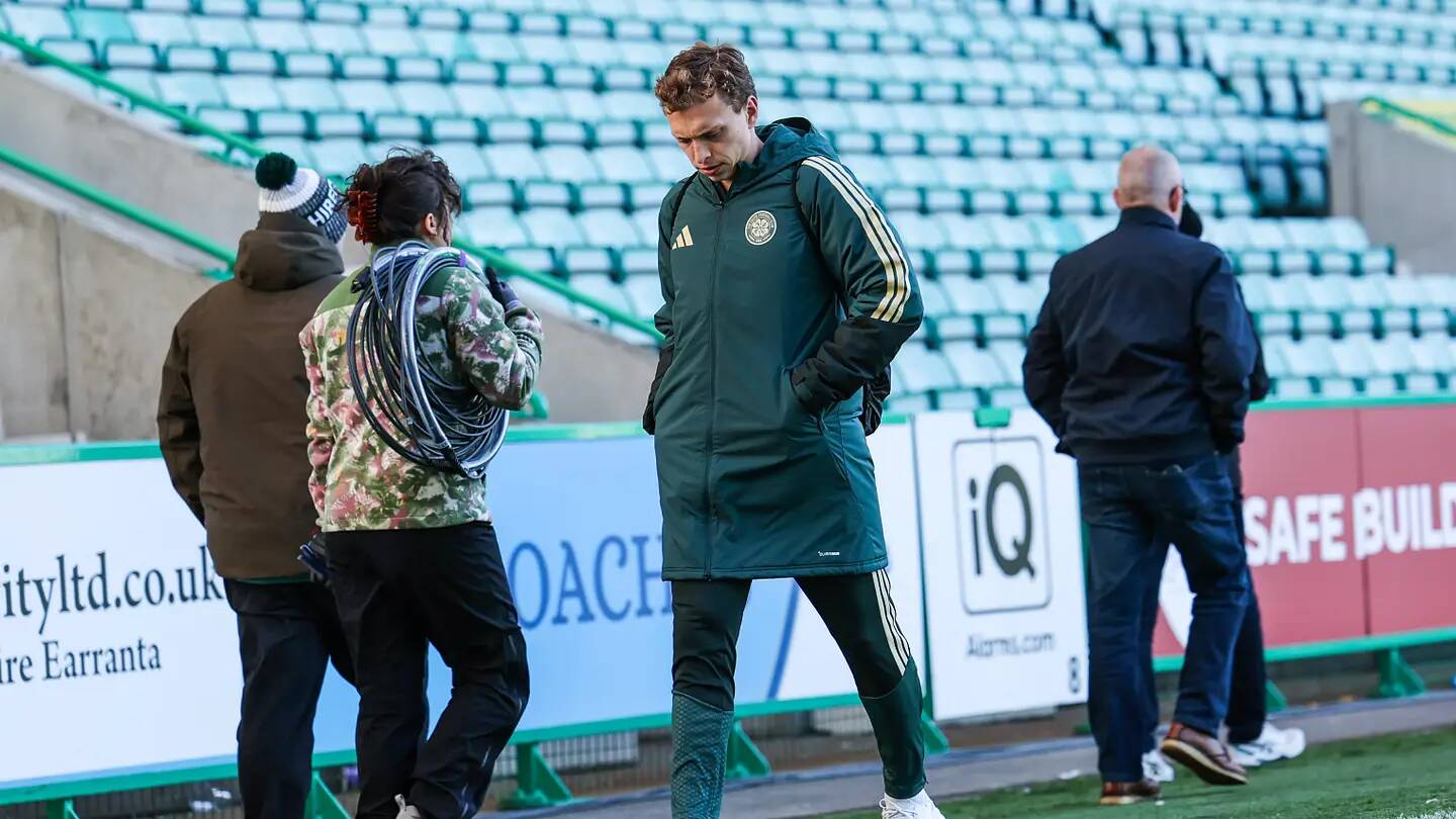Neil Lennon questions Celtic medical staff after Alistair Johnston concern