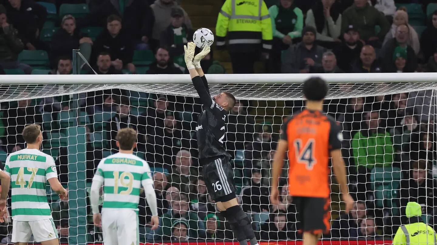 Celtic legend points out Sam Johnstone mistake as Martin O’Neill’s goalkeeping experiment continues