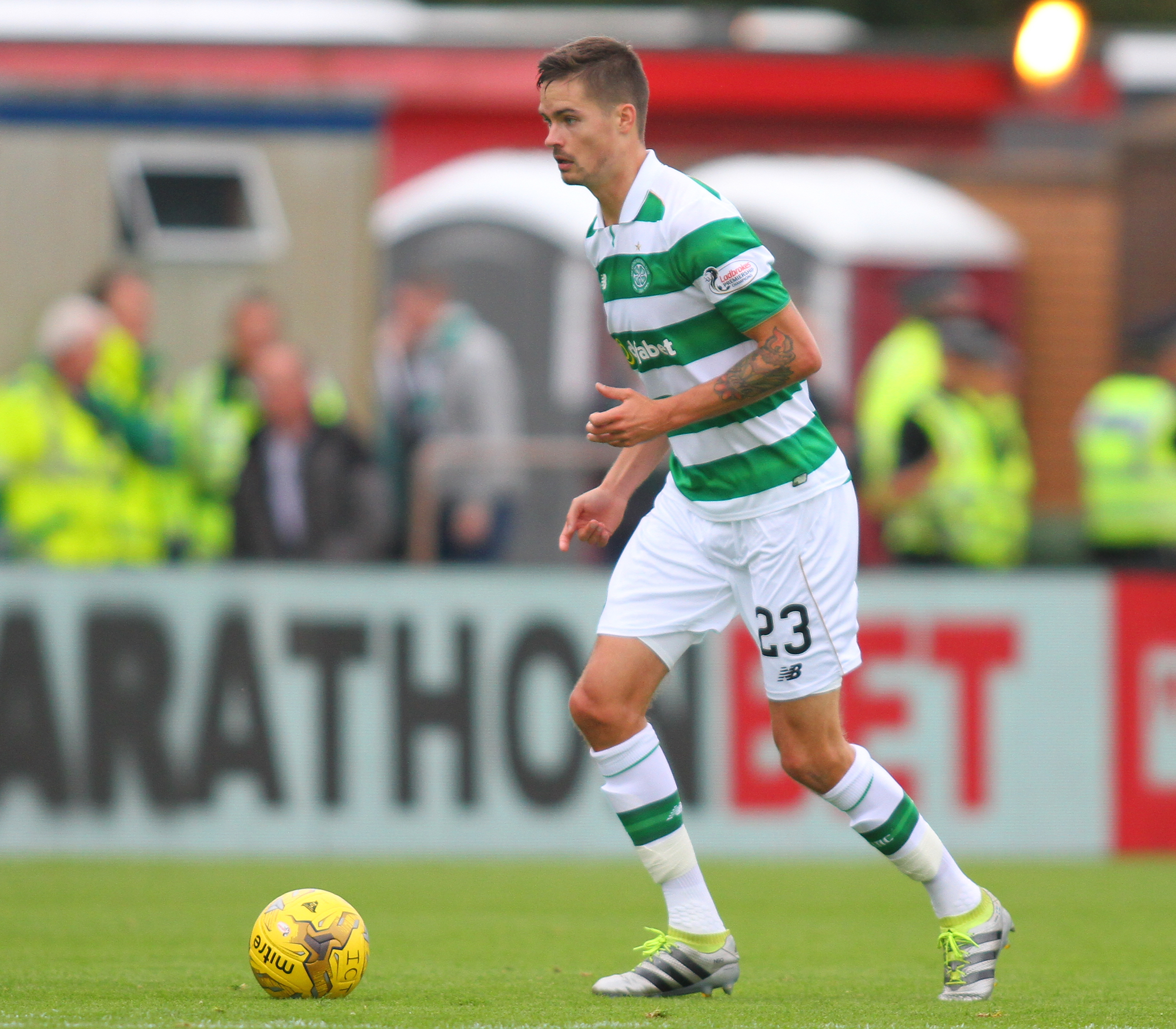 I’m here for more medals, says Mikael Lustig after penning new Celtic deal