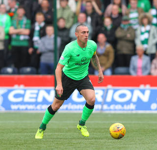 Celtic: Scott Brown Reacts To Couple Of Nasty Lunges From Aberdeen Players In Customary ‘Scott Brown’ Fashion (Video)