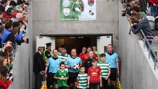 Legends play tribute match for Liam Miller